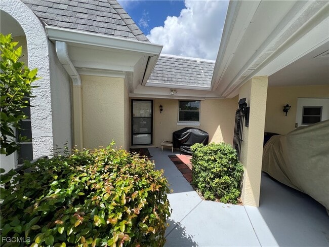 10 Regency Ct in Lehigh Acres, FL - Building Photo - Building Photo