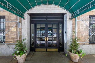 41 W 82nd St in New York, NY - Foto de edificio - Building Photo