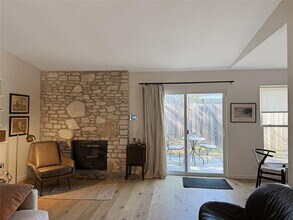 911 Sirocco Dr in Austin, TX - Building Photo - Building Photo