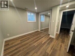 10 Bonfair Ct in Kitchener, ON - Building Photo - Building Photo