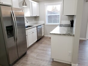 607 W 1st St in Newberg, OR - Building Photo - Building Photo