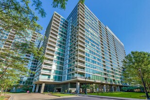 9715 Woods Dr in Skokie, IL - Building Photo