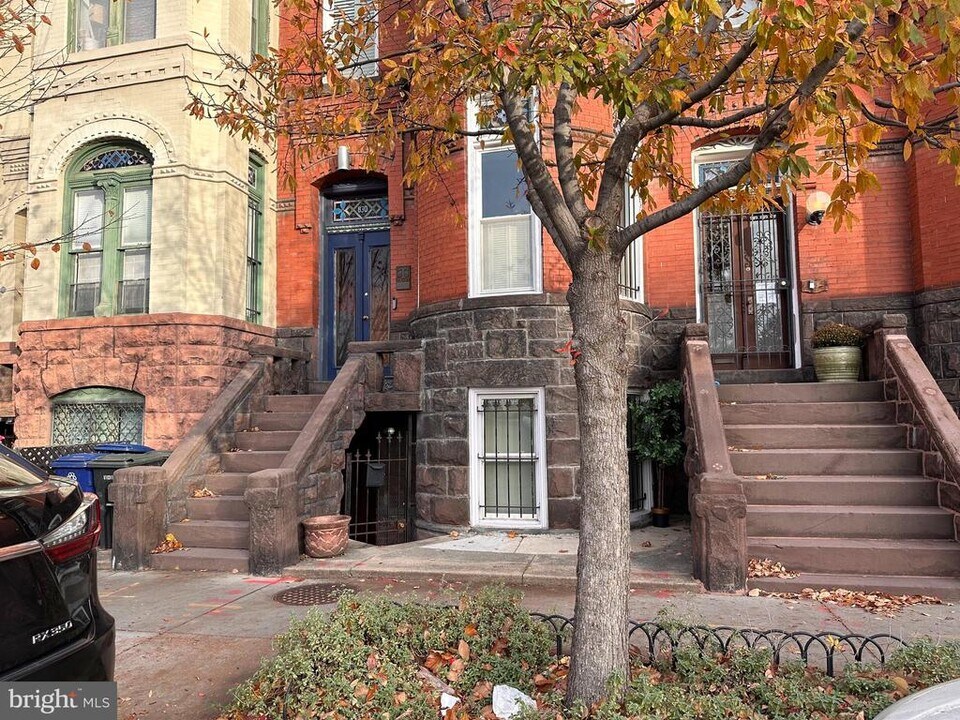 830 D St SE in Washington, DC - Building Photo