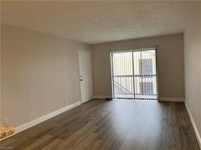 5305 Summerlin Rd-Unit -509 in Ft. Myers, FL - Building Photo - Building Photo