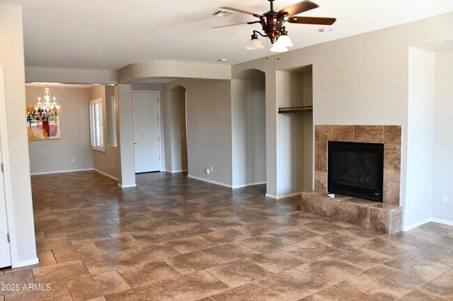 2219 W Spur Dr in Phoenix, AZ - Building Photo - Building Photo