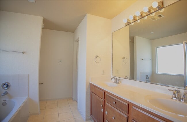 6034 Starbrook Creek Dr in Katy, TX - Foto de edificio - Building Photo