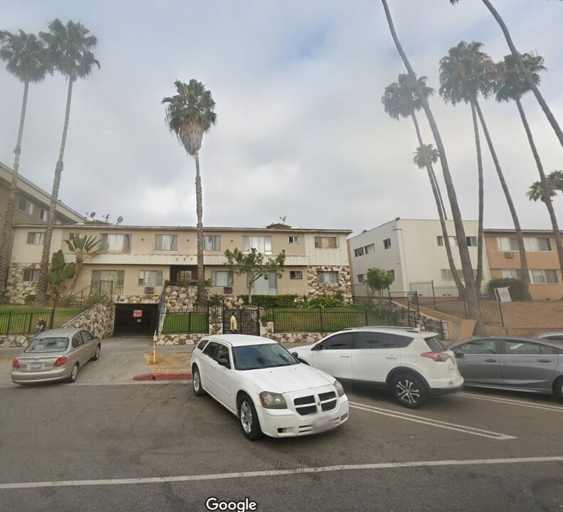 327 S Alexandria Ave in Los Angeles, CA - Building Photo