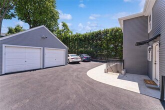 5 Carlton Ave in Port Washington, NY - Building Photo - Building Photo