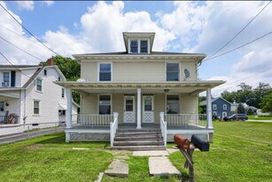 1202 Baltimore St in Hanover, PA - Building Photo