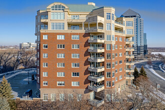 Normandale Tower in Bloomington, MN - Foto de edificio - Building Photo