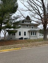 401 N Hubbard St in Horicon, WI - Building Photo