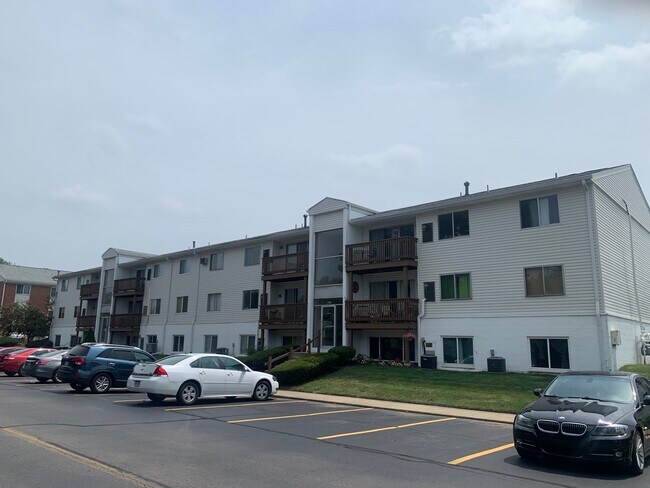 5605 Coach Dr E in Dayton, OH - Building Photo - Building Photo