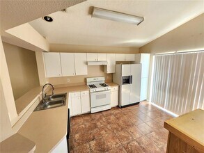 322 Summer Sails Dr in Valrico, FL - Building Photo - Building Photo