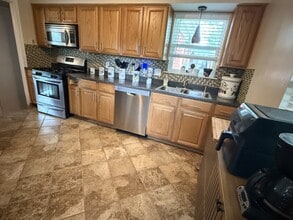 10325 Newcombe Dr in Dallas, TX - Building Photo - Building Photo