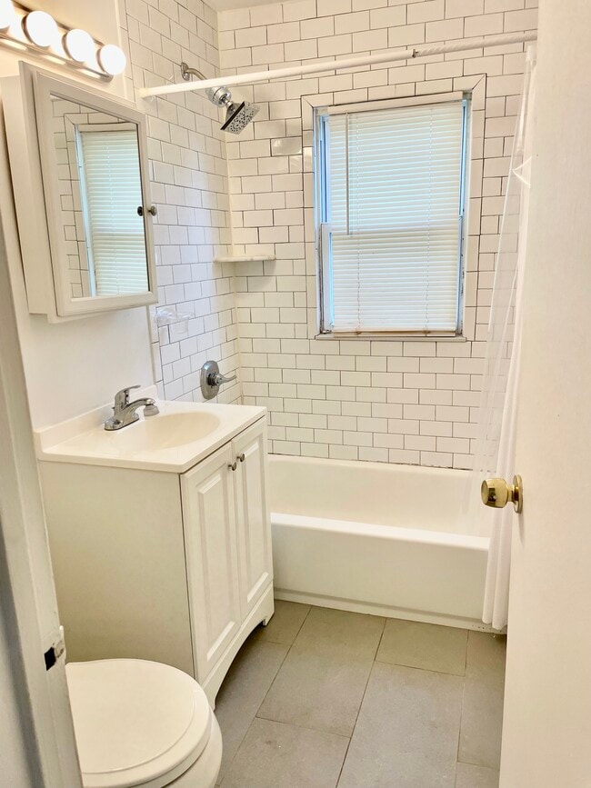 294 West Post Road, Unit 2C in White Plains, NY - Building Photo - Building Photo