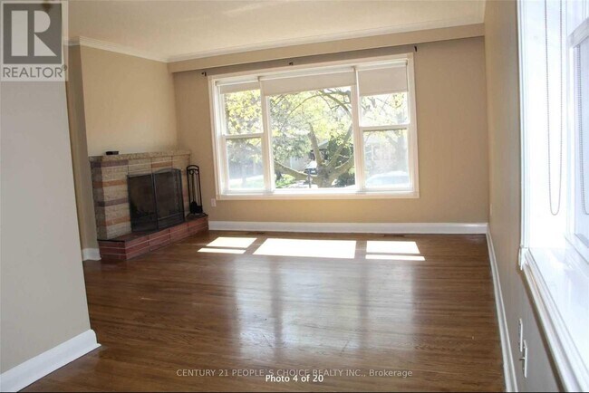 39 Meadowland Dr in Brampton, ON - Building Photo - Building Photo