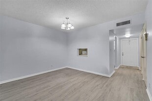 5320 NW 11th St, Unit 205 in Lauderhill, FL - Building Photo