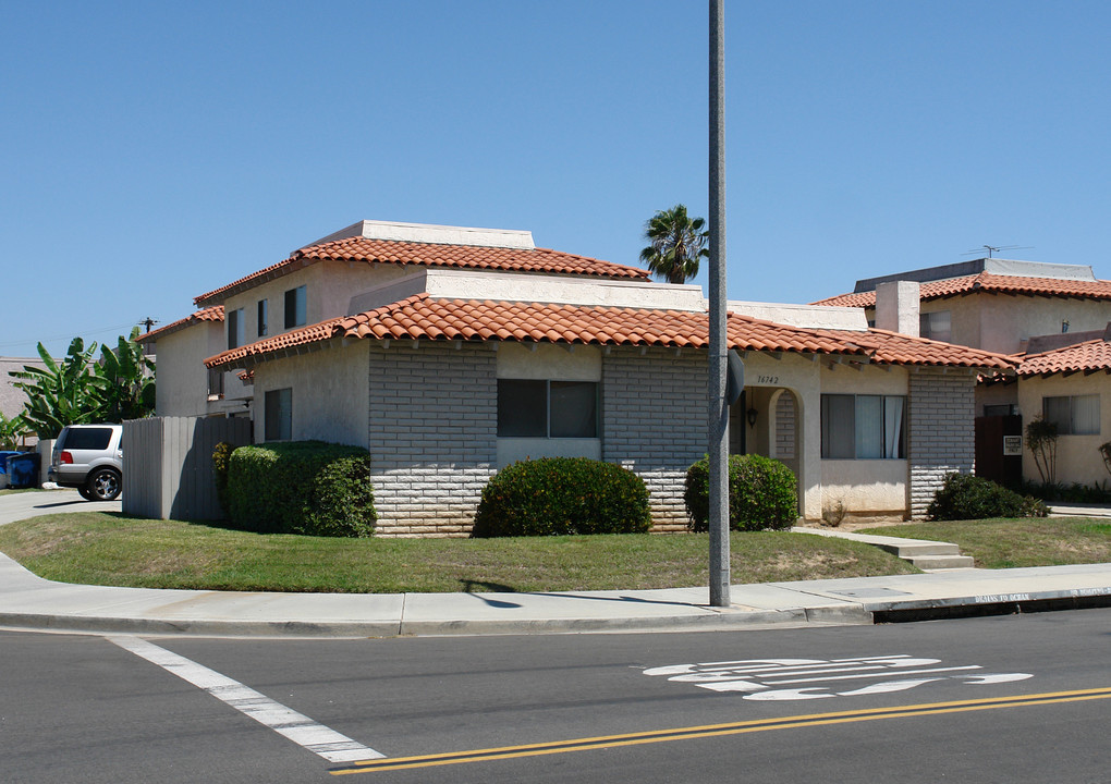 16742 Lynn St in Huntington Beach, CA - Building Photo