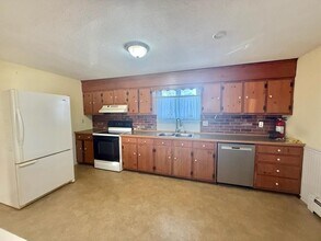 101 Honeyman Ave in Middletown, RI - Building Photo - Building Photo