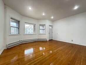 136 W 31st St in Bayonne, NJ - Building Photo - Building Photo