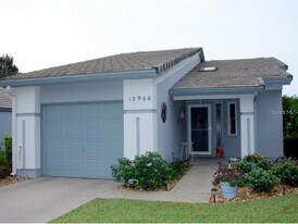 10906 W Cove Harbor Dr in Crystal River, FL - Building Photo