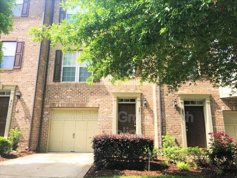 251 Lincoln St in Charlotte, NC - Building Photo
