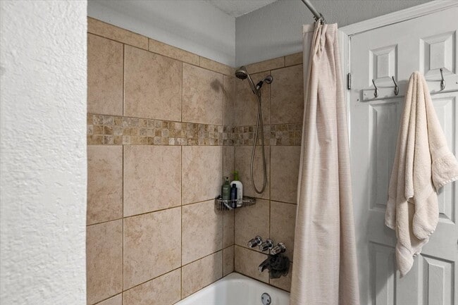 5213 Winding Brook Dr in Dickinson, TX - Foto de edificio - Building Photo