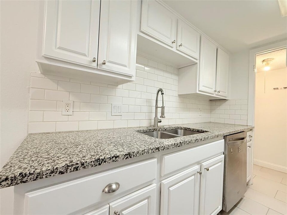 2124 Burton Dr in Austin, TX - Building Photo