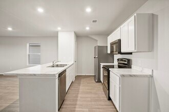 239 Rd 5821 in Cleveland, TX - Building Photo - Building Photo