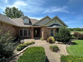 599 S Main St in Cave Springs, AR - Building Photo