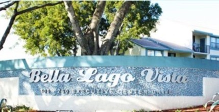 718 Executive Center Dr-Unit -APT 34 in West Palm Beach, FL - Building Photo - Building Photo