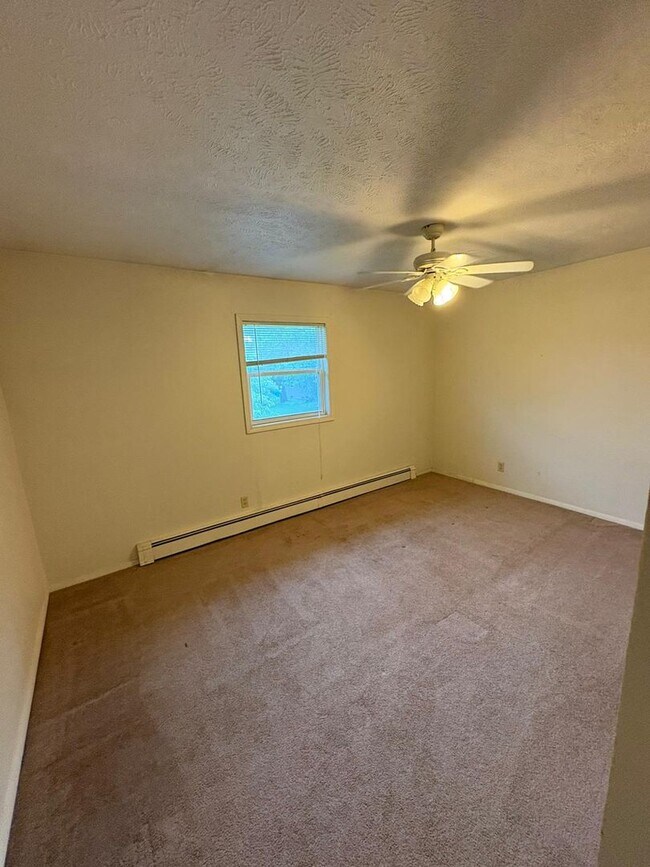 321 Riley Dr in Bloomington, IL - Building Photo - Building Photo