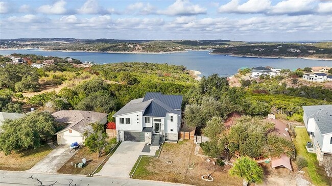 300 Summit Ridge Dr N in Lago Vista, TX - Building Photo - Building Photo