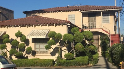 126 Bonito Ave in Long Beach, CA - Foto de edificio - Building Photo