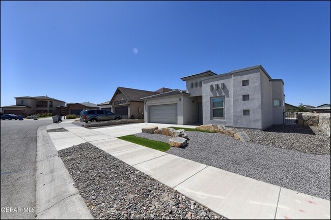 7825 Enchanted Range in El Paso, TX - Building Photo - Building Photo