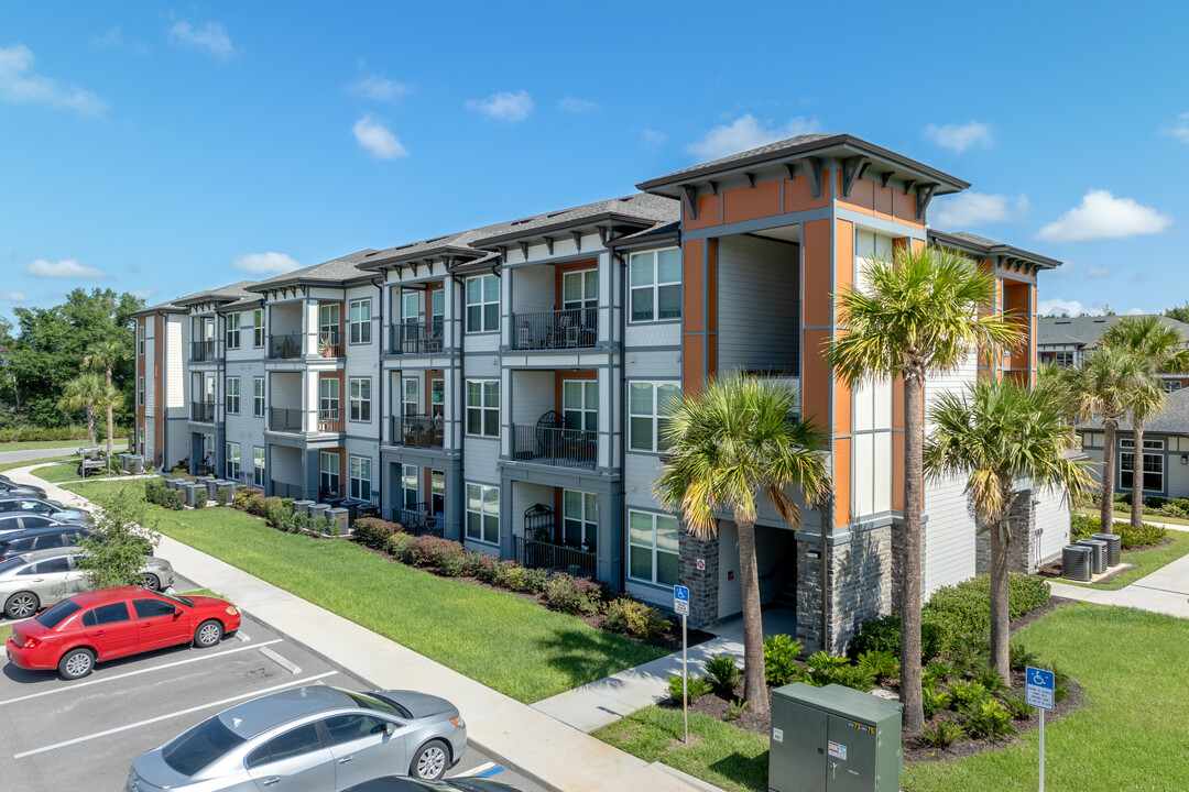 Auburn Village in Auburndale, FL - Building Photo