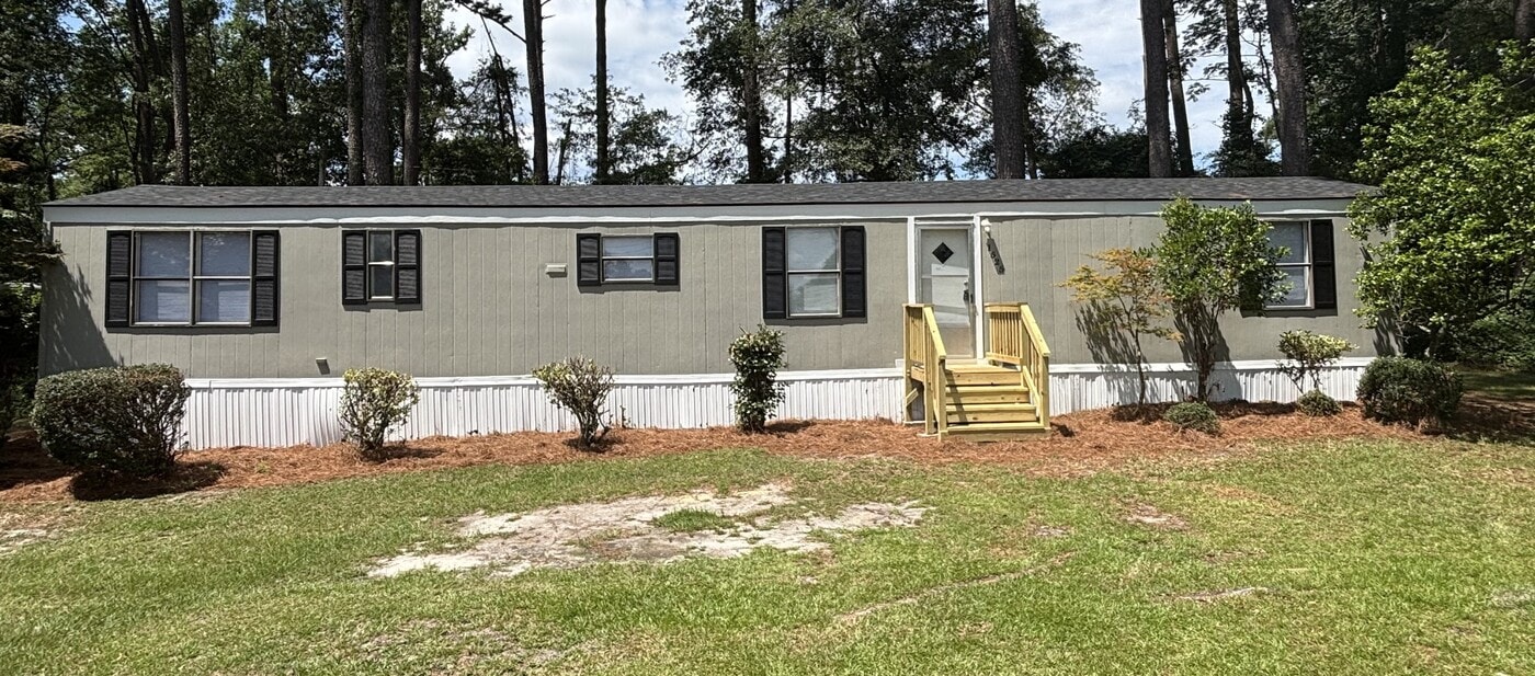 1525 Wade-Stedman Rd in Stedman, NC - Building Photo