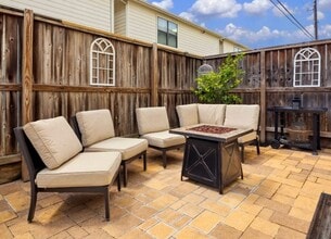 548 Westcross St in Houston, TX - Foto de edificio - Building Photo