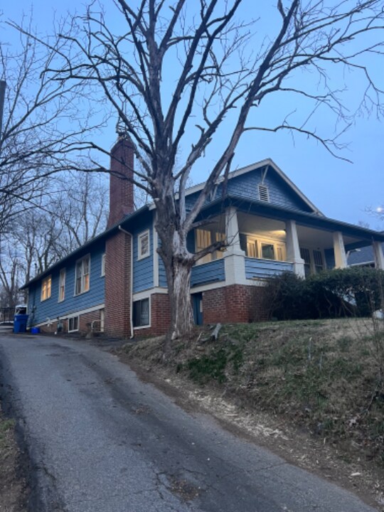 205 Montana Ave in Asheville, NC - Building Photo