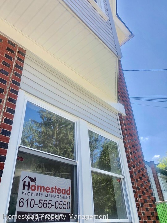 317 Felton Ave in Collingdale, PA - Building Photo