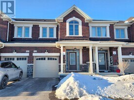 984 Crowsnest Holw in Pickering, ON - Building Photo
