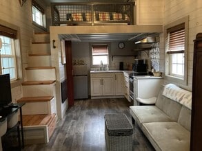 5 Empire Ln in Flat Rock, NC - Building Photo - Building Photo