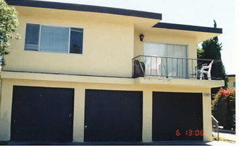 247-&251 Avenida Del Poniente in San Clemente, CA - Building Photo
