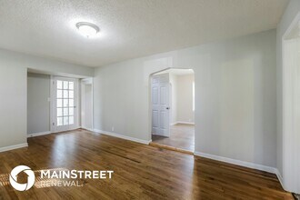 5212 N Spruce Ave in Kansas City, MO - Building Photo - Building Photo