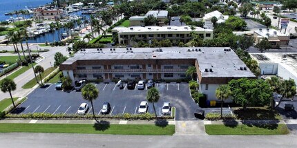 310 Lake Shore Dr in West Palm Beach, FL - Building Photo - Building Photo