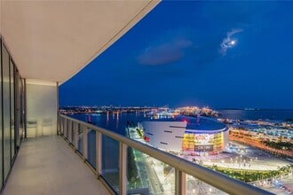 888 Biscayne Blvd, Unit 2103 in Miami, FL - Foto de edificio - Building Photo