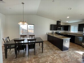 1103 Guerrero Ave in Bakersfield, CA - Building Photo - Building Photo