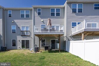 71 Village Green Ln in Sicklerville, NJ - Building Photo - Building Photo