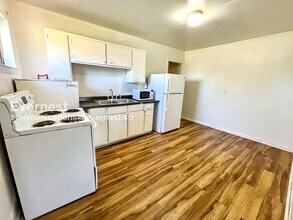 2011 Milne St-Unit -a in Chattanooga, TN - Building Photo - Building Photo