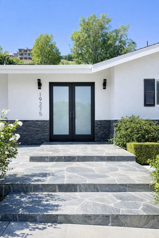 19275 Cresthaven Ln in Santa Ana, CA - Building Photo - Building Photo